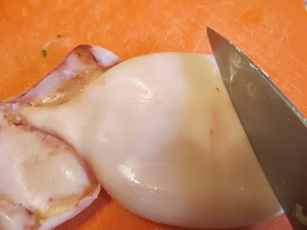 Saláta a tintahal paradicsom és a sajt (SQUID nyers paradicsom) Tintahal saláta paradicsommal és sajttal