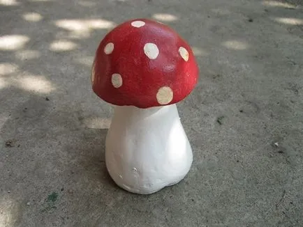 Kerti figurák a kezüket