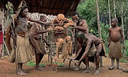 Megdöbbentő hagyomány pápua akik megértik nem mindenki (Guinea Kotek) Megdöbbentő hagyomány pápua akik megértik nem mindenki
