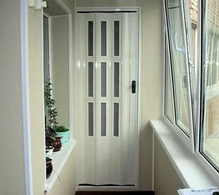 Closet az erkélyen kezével fotó és videó utasítást, hogy hogyan lehet szép