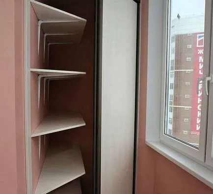 Closet az erkélyen kezével fotó és videó utasítást, hogy hogyan lehet szép