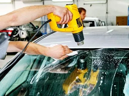 Letört szélvédő, mit kell tennie saját kezűleg javítása hasítás (javító készlet chipek a szélvédő) Skol a szélvédőre, hogy köze javítás chipek a kezüket