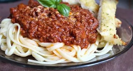 Szószok és mártások recepteket ételek (Edények gravies és mártások pecsenyelével ételeket a második recept) Szószok és a mártást a főétel receptek