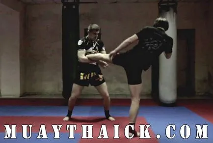 Thai boksz kezdőknek - Hogyan lehet rögzíteni közép- kick, thai-box, Muay Thai, önvédelem (thai boksz bemutató) Thai boksz kezdőknek - Hogyan lehet rögzíteni közép- kick, thai-box, Muay Thai, önvédelem