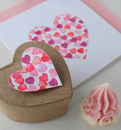 Valentine papírból saját kezűleg a legegyszerűbb módja, hogy egy szívből jövő ajándékot szeretteiknek! (Papír valentin szív a kezüket, hogy egy koszorú) Valentine papírból saját kezűleg a legegyszerűbb módja, hogy egy szívből jövő ajándékot szeretteiknek!