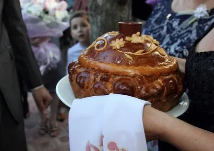 Találkozó a fiatal vőlegény anyja szavai cipó
