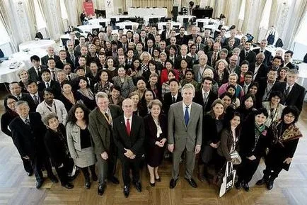 Miért az emberek jönnek össze egy csoportban, hogy ez ad egy személy