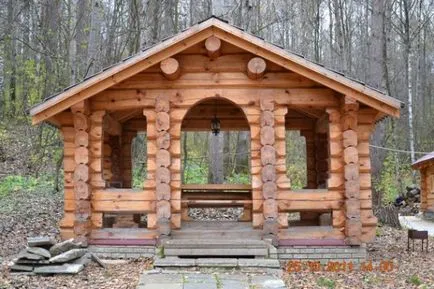 Fa pavilon a kezüket