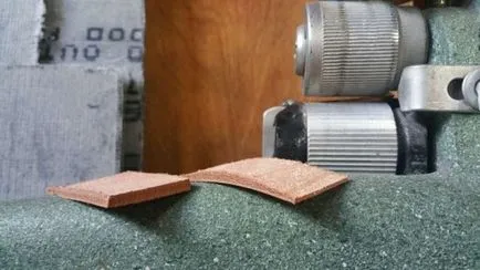 Az ő kezét csizma