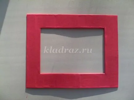 Készíts egy keret kartonból kezük Készíts egy keret kartonból kezük