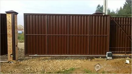 Kerítések a fémlemezek saját kezűleg