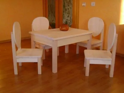Rajzok szék kezével