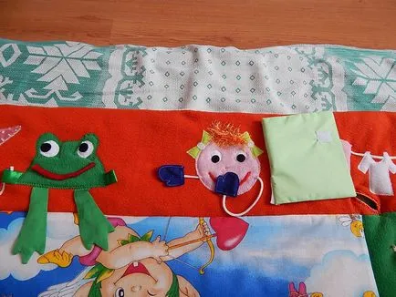 Fejlődő szőnyeg a gyermek kezét