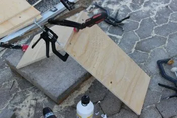 Ház az oszlopot a kezét
