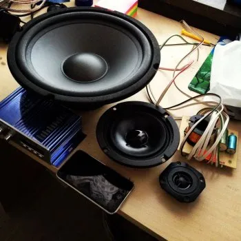 Ház az oszlopot a kezét