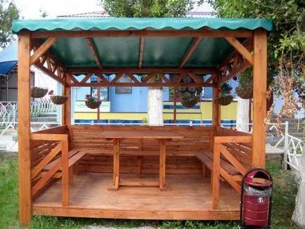Fa pavilon a kezüket