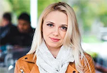 A levelezési címe az mind az angol,