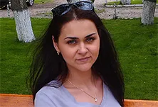 A levelezési címe az mind az angol,