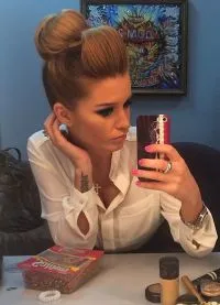 Mivel a haj színét Ksenia Borodina Mivel a haj színét Ksenia Borodina
