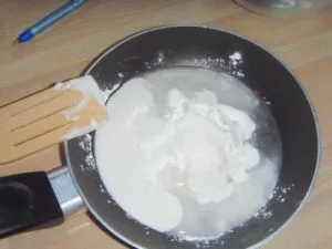 Virág a hideg porcelán kezük
