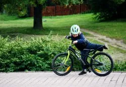 Hogyan kell tanítani a gyermeket, hogy biciklizni