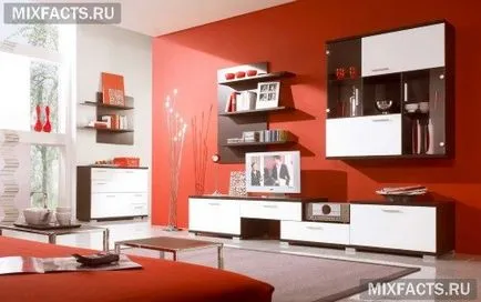 Ahogy berendezett szobában Ahogy berendezett szobában