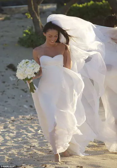 Megan Fox menyasszonyi ruha