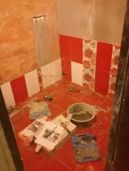 Hogyan tisztítsa meg a ragasztó a csempe Hogyan tisztítsa meg a ragasztó a csempe