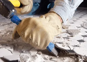 Hogyan tisztítsa meg a ragasztó a csempe Hogyan tisztítsa meg a ragasztó a csempe