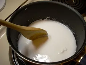 Virág a hideg porcelán kezük