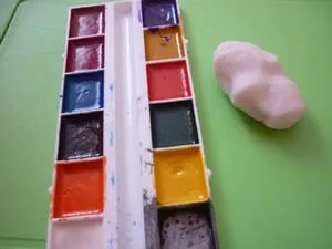 Virág a hideg porcelán kezük
