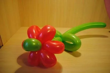 Hogyan készítsünk egy virágot ki kolbász golyó
