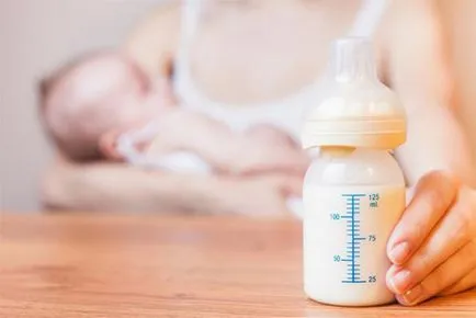 Hogyan melegedni lefejt anyatej a hűtőből (emlő) Hogyan melegedni lefejt tejet a hűtőből