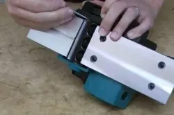 Hogyan változtassuk meg a késeket electroplane beállítás