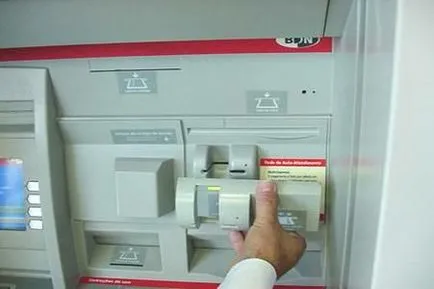 Hogyan kell használni egy ATM lépésről lépésre (utasítások) Hogyan kell használni egy ATM lépésről lépésre