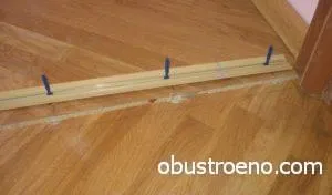 Hogyan tegye linóleum egyenetlen padló, farostlemez, cserép és egyéb alapjai (put) Hogyan tegye linóleum egyenetlen padló, farostlemez, cserép és egyéb alapjai