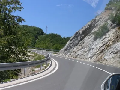 Hogyan kell bekapcsolni az autót, a kanyarodási technika (esztergálás) Hogyan kell bekapcsolni az autót, a kanyarodási technika