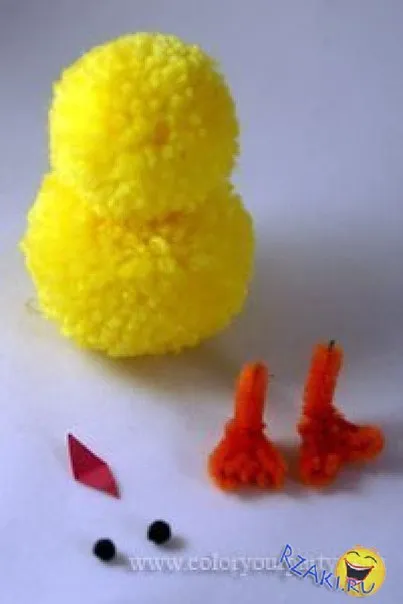 Hogyan készítsünk egy kitömött játék - csirke - a pompon
