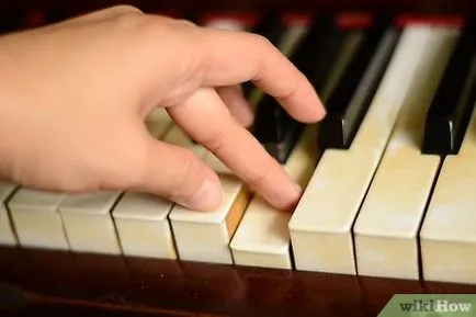 Hogyan tegye az ujjait a zongorán (jobbra) Hogyan tegye az ujjait a zongorán