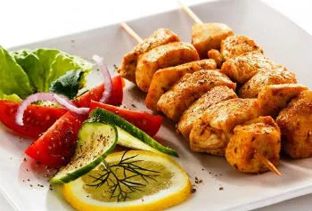 Főzni grill csirke borban - nyárs csirke 1001 étel (szakács) Főzni grill csirke borban - nyárs csirke 1001 élelmiszer