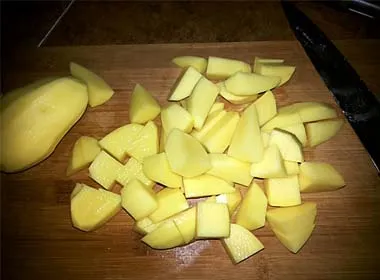 Hogyan kell főzni egy finom pörkölt burgonya, hús nem