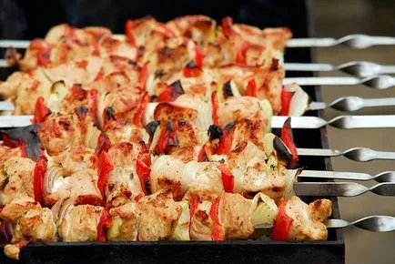 Főzni nyárs sertés, bárány, csirke a grill (sertés) Főzni nyárs sertés, bárány, csirke a grill