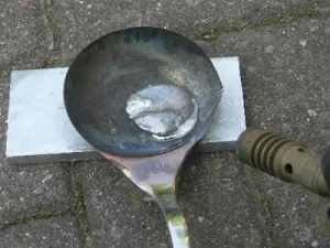 Ón ón olvadék fúzió egy gázégő