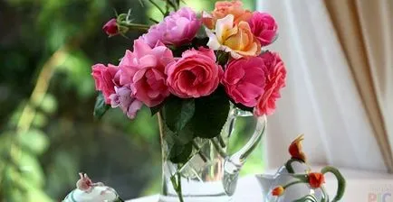 Ahogy feléled rózsák vázában (Rose) Hogyan újraéleszteni a rózsák vázában
