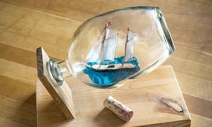 Hogyan lehet a souvenir - boat in a bottle kezével