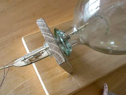 Hogyan lehet a souvenir - boat in a bottle kezével