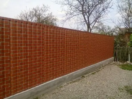 Amint függetlenül termelnek kerítés hullámos (hullámosított) Hogyan készítsünk saját telepíteni a kerítés hullámkarton