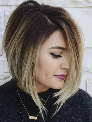 Hogyan készítsünk egy szép frizurát oldalon elválás és a közvetlen fotó és elegáns lehetőségek