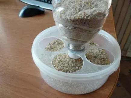 Hogyan készítsünk egy madáretető csirkéknek a kezüket bunker, automata