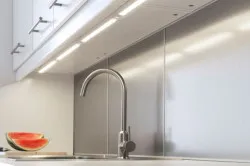 Hogyan készítsünk egy fénypontja a konyhában kezével csatlakoztatási funkciók LED szalagok (videó)